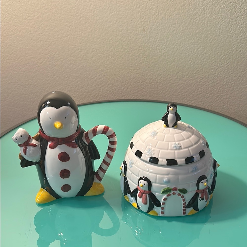 Debbie Munn Pequins Earthenware sugar/creamer set by Sakura